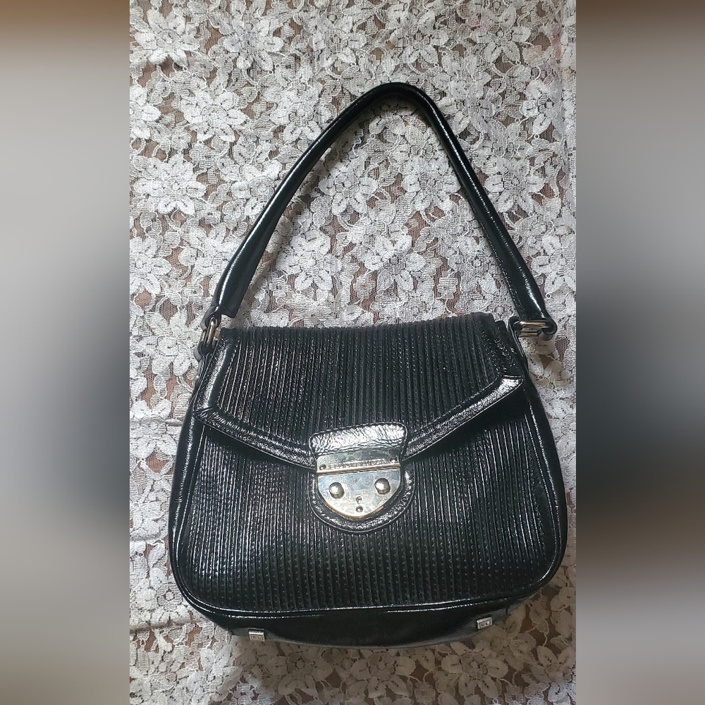 Elliott Lucca Black patent leather hand shoulder bag with silver chrome clasp